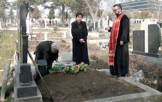 ТУГА У ПРИШТИНИ ЗА ЗАДУШНИЦЕ: Срби нису могли да пронађу гробове својих најмилијих